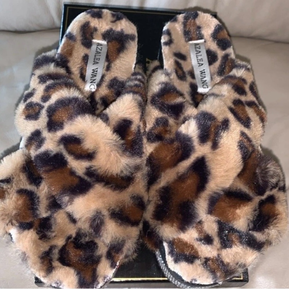 Leopard Print Fuzzy Sandals - Picture 2 of 5